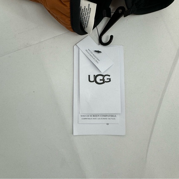 UGG Men's Water-Resistant Recycled Nylon Flip Mitten Glove Fox Fur  Lined S/M - Picture 5 of 11